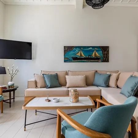 Apartment Helios Lovely - Cozy Town Retreat