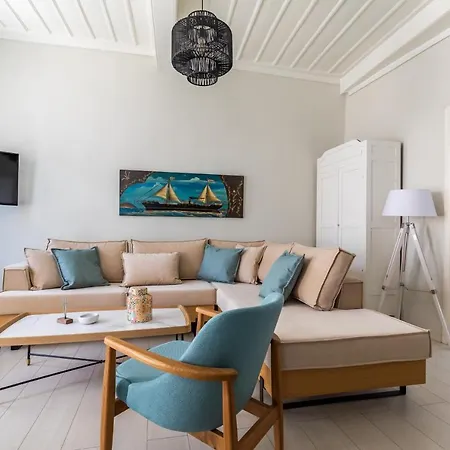 Apartment Helios Lovely - Cozy Town Retreat *