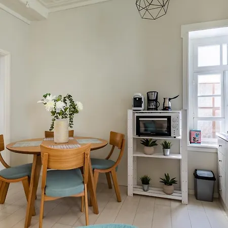 Helios Lovely - Cozy Town Retreat Apartment