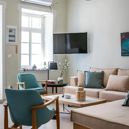 Helios Lovely - Cozy Town Retreat