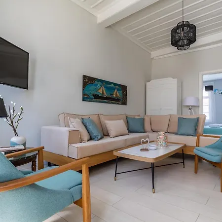 Helios Lovely - Cozy Town Retreat