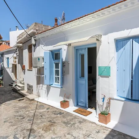 Helios Lovely - Cozy Town Retreat *