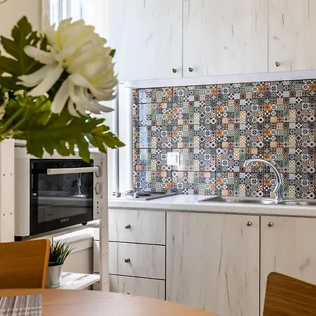 Apartment Helios Lovely - Cozy Town Retreat *